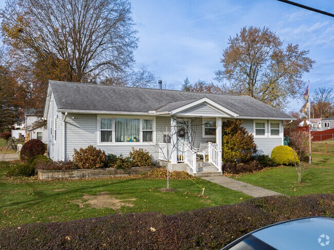 A mid 20th century minimal traditional Ranch style home in East Brookfield.