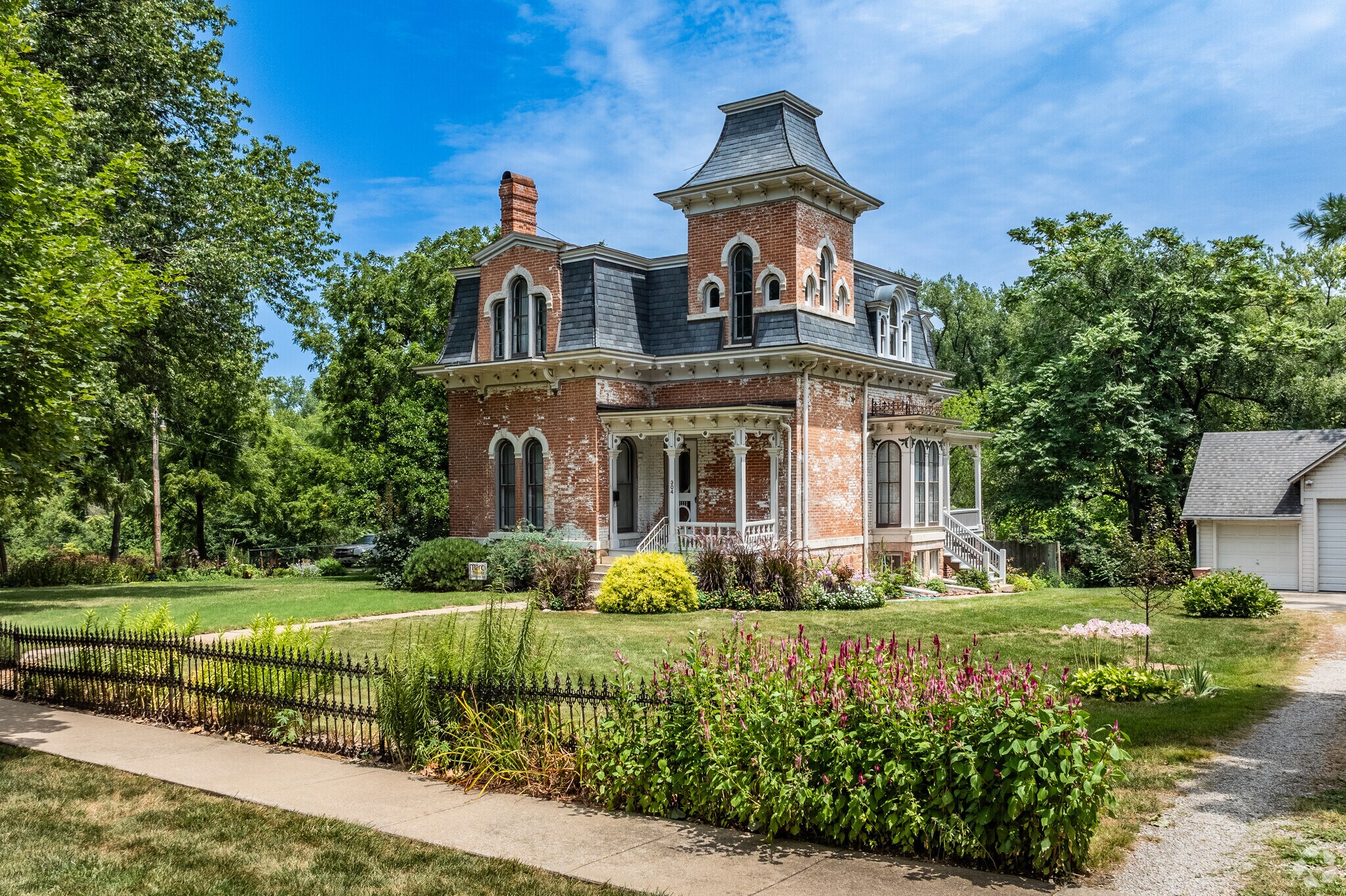 Victory homes are common place in the historic neighborhood of Pinckney.