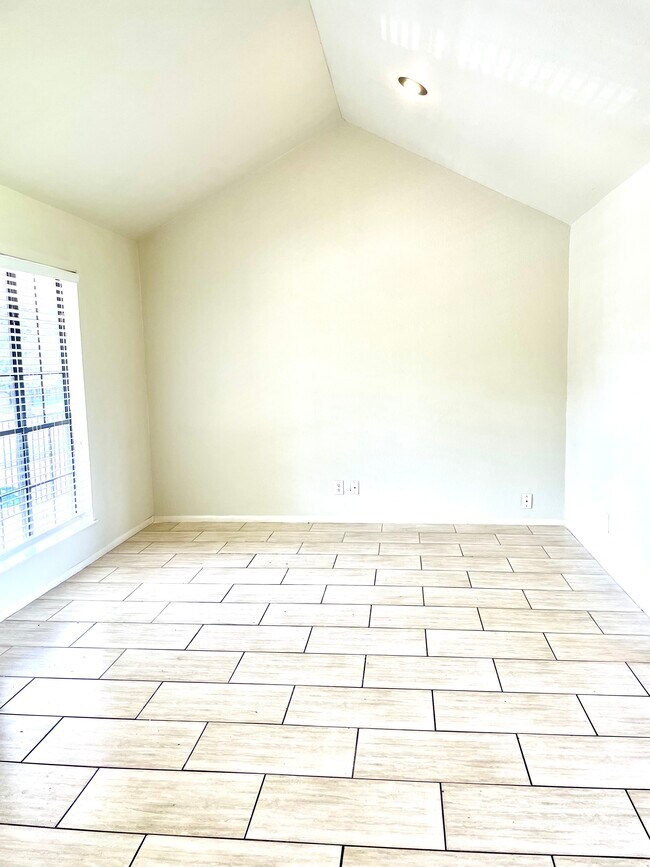6050 Alpine Cir unit 202, Beaumont, TX 77708 - photo 4