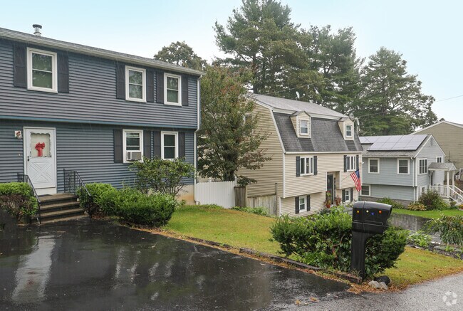 Wide streets in Pinehurst are lined with diverse Colonial-style homes.