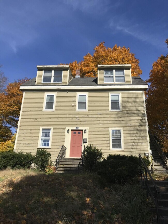 1143 Beacon St, Newton, MA 02461