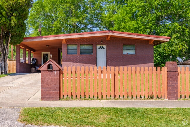 Another charming brick home in Malvern, reflecting the city’s rich tradition in brick craftsmanship.