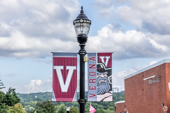 As of 2022-23, Verona High School has 637 students with a student-teacher ratio of 12.3:1.