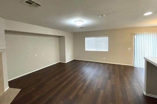 45317 Stadium Ln, Lancaster, CA 93535 - photo 5