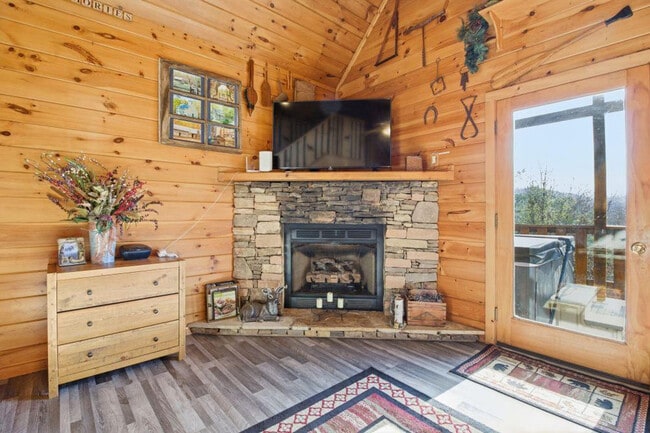 2842 Easy St unit ID1366043P, Sevierville, TN 37862 - photo 2