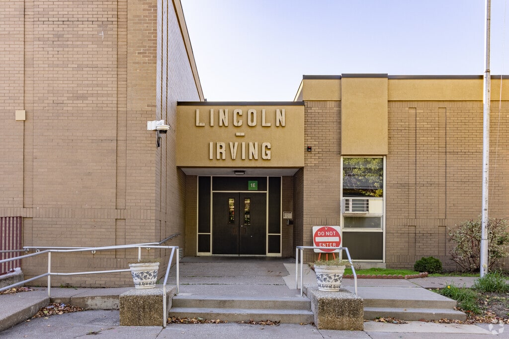 Kids are challenged to excel at Lincoln-Irving Elementary in Moline.
