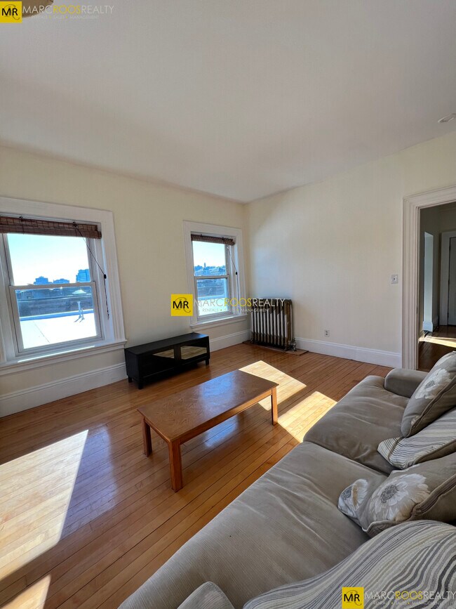 465 Park Dr Unit 20, Boston, MA 02215