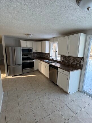 22 Simpson Cir, Agawam, MA 01001