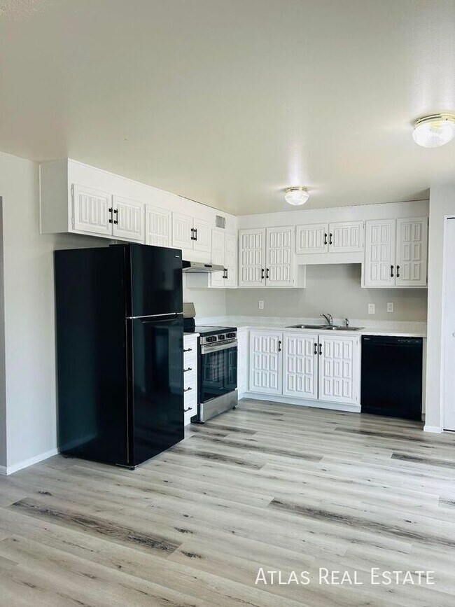 3849 E Ludlow Dr, Phoenix, AZ 85032