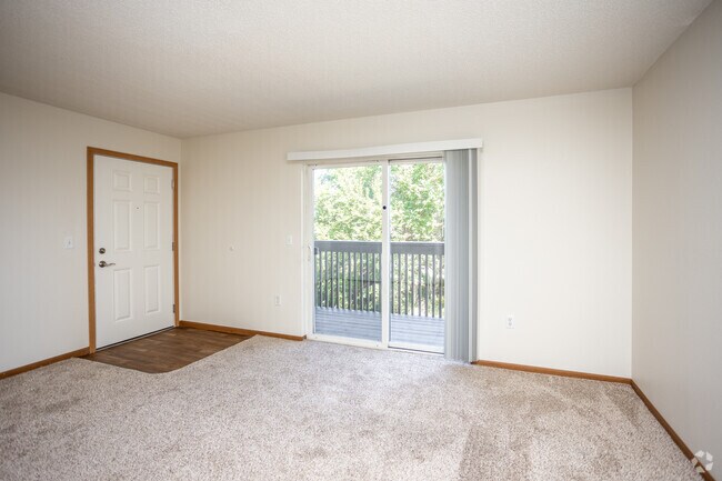 2BR, 1BA - 1,000 SF