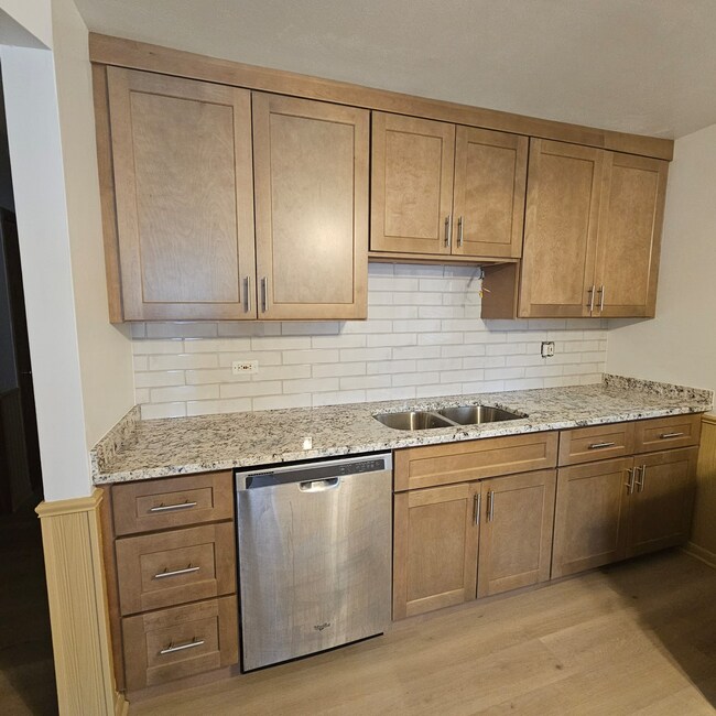 8611 W Summerdale Ave unit 1, Chicago, IL 60656 - photo 3