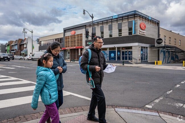 Glover Park is within walking distance to dining and shopping along Wisconsin Ave.