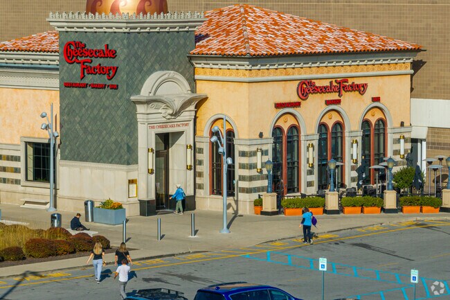 Nora-Far Northside residents looking for a dinner spot head to the Keystone Fashion Mall.