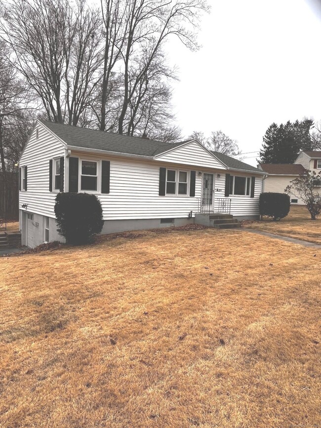 1325 Avon Blvd, Cheshire, CT 06410