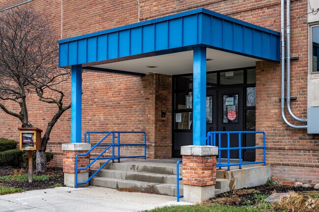 Beacon Elementary School employs 18 full time teachers in 2023.