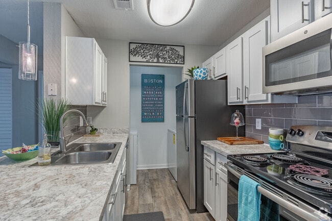 2BR, 2BA - 1,094SF - Kitchen