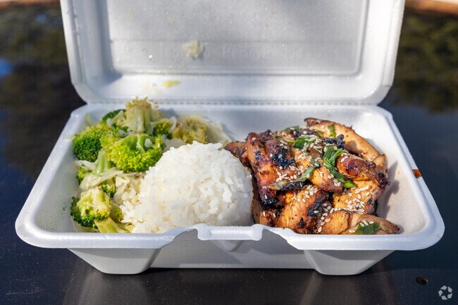 Food options near Lakeside Park range from fast casual to sit-down dining experiences.