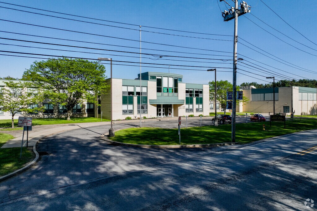 Welcome to Deer Lakes Middle School.