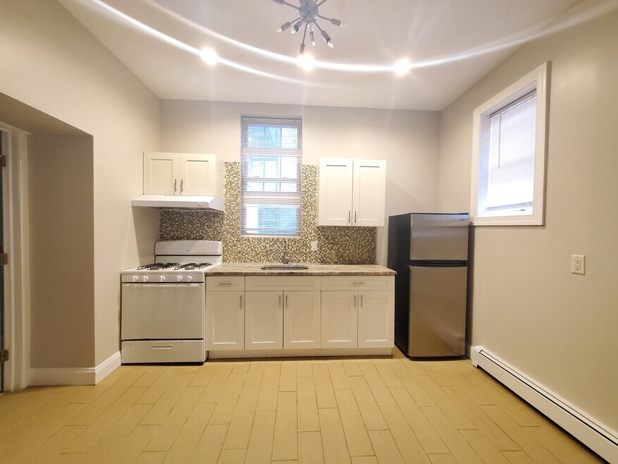 89-91 E 25th St 14