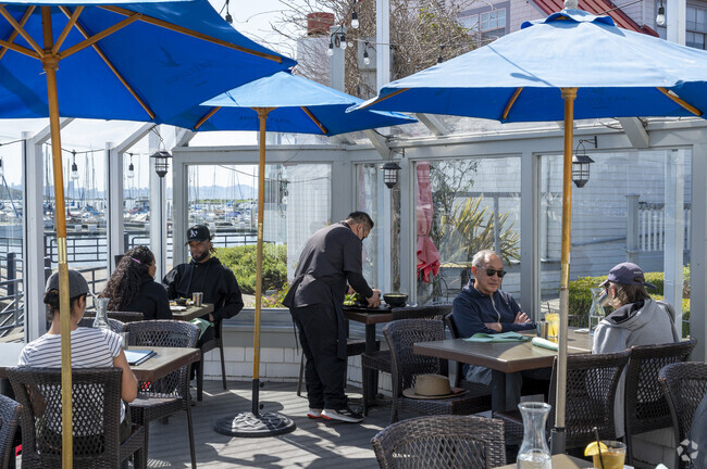 Anh Restaurant & Bar has some amazing outdoor seating near the Pullman neighborhood.