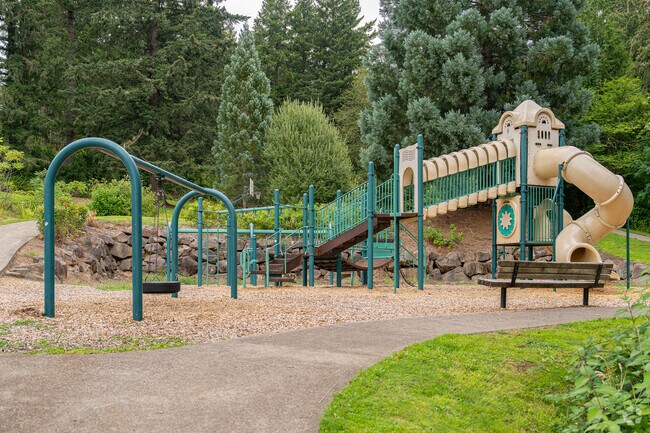 The North Willamette Neighborhood Park features a full-size and toddler-size playground.