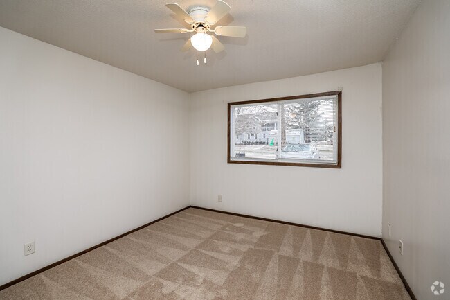 1BR, 1BA - 798 SF