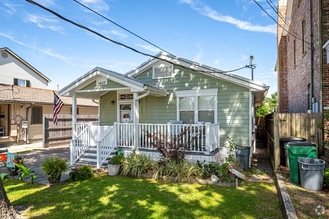 Smaller cottages are popular in Bucktown.