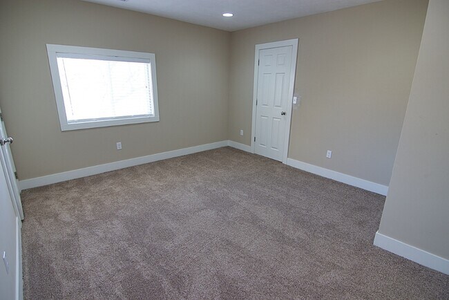 618 4th St NW unit 2, Grand Rapids, MI 49504 - photo 6