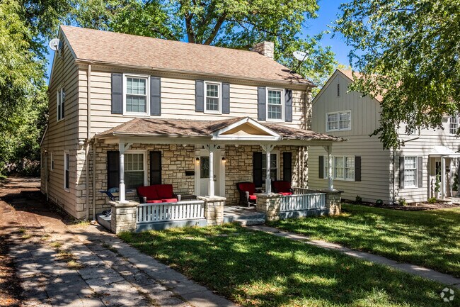 City Park West has a few colonial style homes with covered front porches and nice curb appeal.