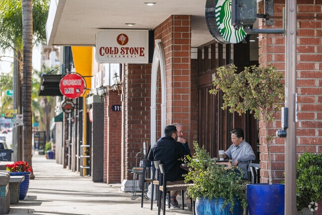 Alhambra Vista residents can enjoy daily meals and deserts from popular chain spots to family owned gems.