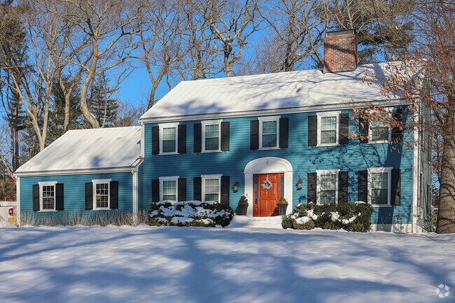 Classic Colonial Revival homes line the peaceful, tree-lined streets of Lynnfield.