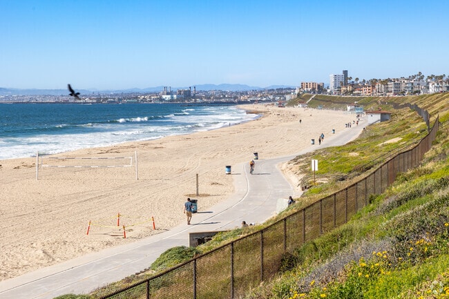 Torrance beach is the South Bay's coastal bridge between Palos Verdes and Redondo Beach.