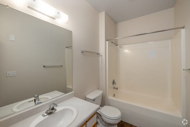 2BR, 2BA - 937SF