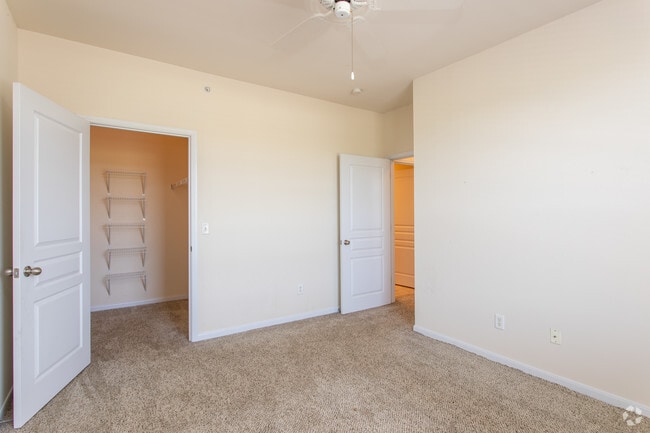 1BR, 1BA - 714 SF