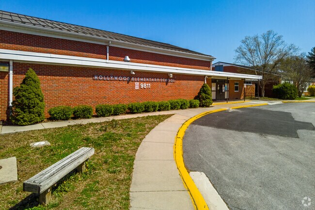 Students of Hollywood Elementary School learn to think creatively and critically.