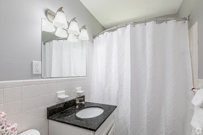 271 Main St unit 2 Bedroom, Farmington, CT 06032 - photo 4