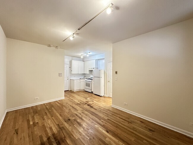 931 W Dakin St unit J09P, Chicago, IL 60613 - photo 7