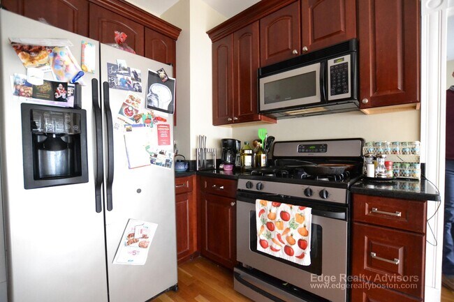 34 Antwerp St unit 2, Brighton, MA 02135 - photo 2