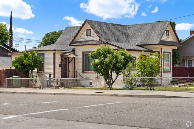 Your perfect family nest in North Redlands.