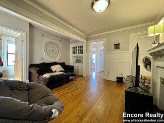 458 Park Dr Unit 10, Boston, MA 02215