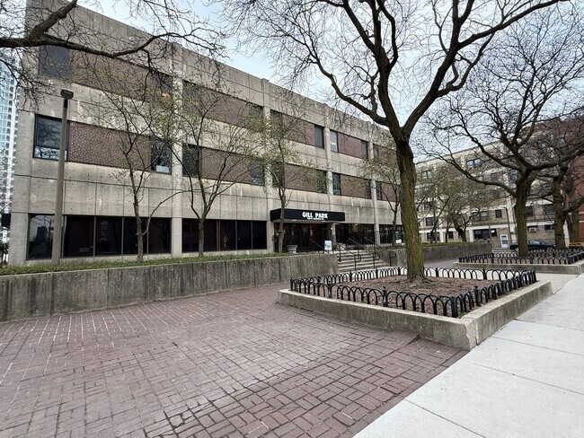 839 W Sheridan Rd unit 215, Chicago, IL 60613 - photo 3