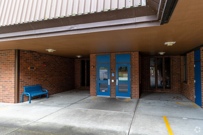 The main entrance to Riverview Elementary School welcomes students from Vancouver, WA.