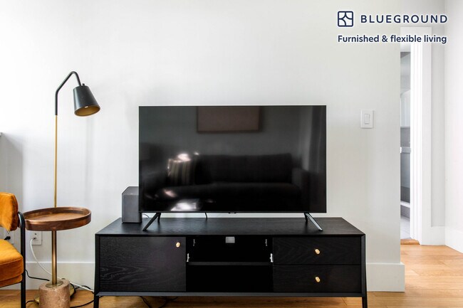 8 Elko St unit FL3-ID396, Boston, MA 02135 - photo 3