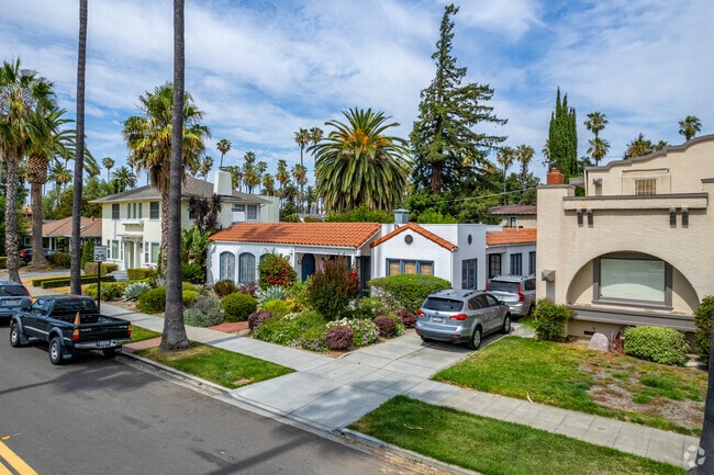 A mix of 1 and 2 story homes are scattered throughout North Willow Glen.