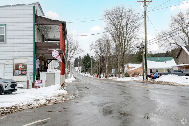 The central hamlet of Busti reflects a bucolic lifestyle rooted in agrarian traditions and rural beauty.