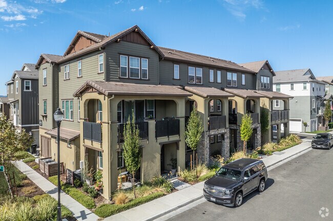 Discover Portola Glen townhomes—stylish designs and a prime location in Livermore.