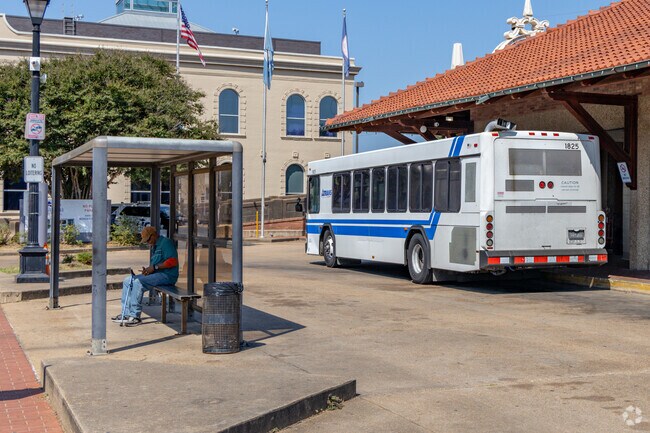 Tennyson Oaks residents can use the public bus system to get to other parts of Alexandria.