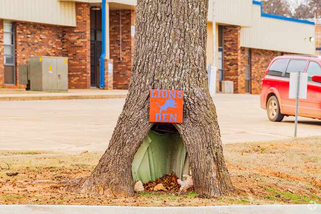 Close up shot of a cute symbol in Park Road Elementary School.