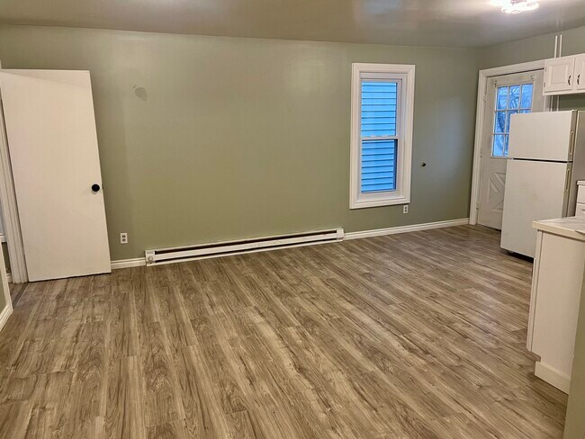 19 Bunn St unit 1 bed Upper, Amsterdam, NY 12010 - photo 6