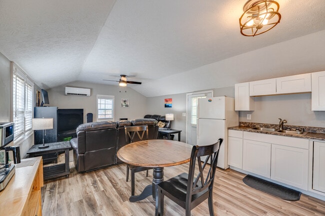 1470 Gulley River Rd unit 1 bed 1 bath, Harrogate, TN 37752 - photo 3